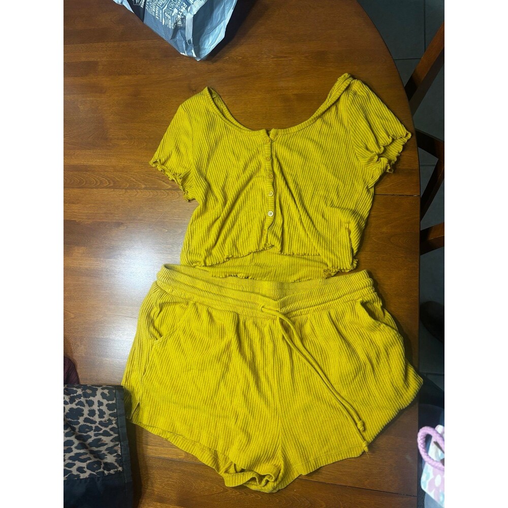Colsie Yellow Ribbed Crop Top and Shorts Set size L